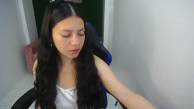 Snapshot of velvetvixen_t chatting on 27, 10, 2025 velvetvixen t online show from 27, 10, 2025