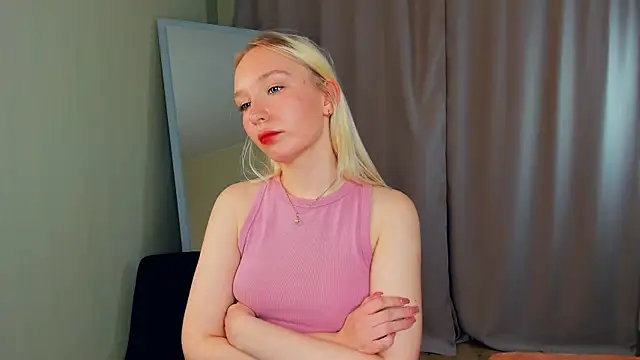 Snapshot of NorikoLiebeck chatting on 1, 11, 2025 NorikoLiebeck online show from 1, 11, 2025