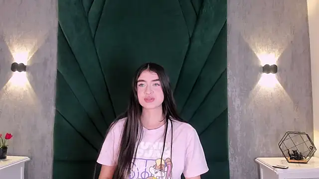 EmiliClarke online show from 6, 4, 2026