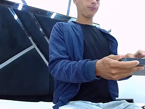 Snapshot of wiltom_ chatting on 29, 10, 2025 wiltom  online show from 29, 10, 2025