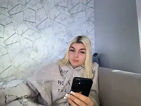 Snapshot of rosie-hipstergal chatting on 4, 11, 2025 rosie-hipstergal online show from 4, 11, 2025