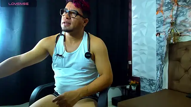 Snapshot of Steven_Thosom chatting on 28, 10, 2025 Steven Thosom online show from 28, 10, 2025