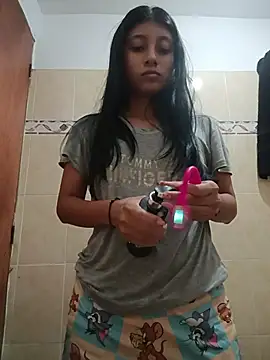 YeseniaRodriguez3 online show from 10, 7, 2026