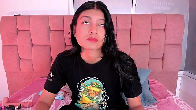 YeseniaRodriguez3 online show from 12, 7, 2026