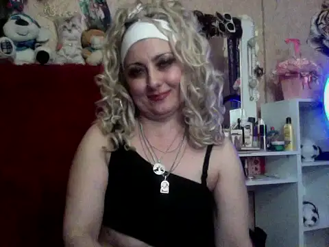 Snapshot of xHot_Amazonq chatting on 2, 11, 2025 xHot Amazonq online show from 2, 11, 2025