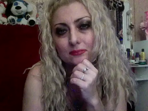 Snapshot of xHot_Amazonq chatting on 10, 11, 2025 xHot Amazonq online show from 10, 11, 2025