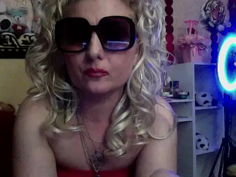 Snapshot of xHot_Amazonq chatting on 29, 11, 2025 xHot Amazonq online show from 29, 11, 2025