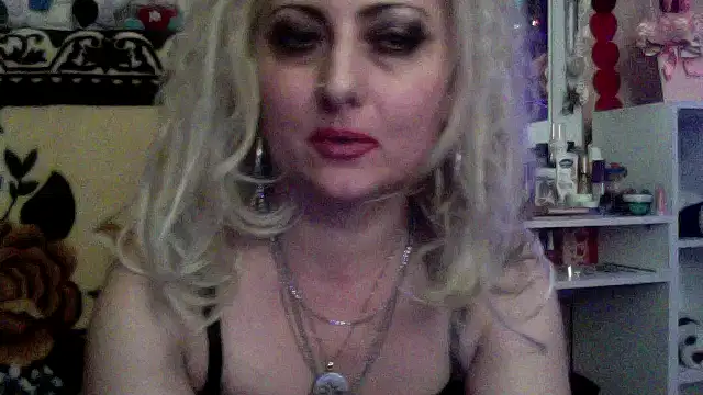 Snapshot of xHot_Amazonq chatting on 14, 12, 2025 xHot Amazonq online show from 14, 12, 2025