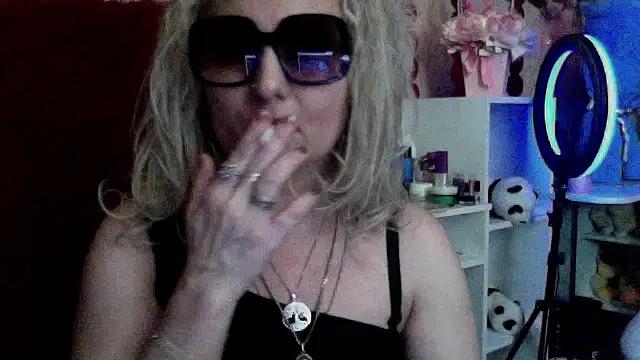 Snapshot of xHot_Amazonq chatting on 4, 3, 2026 xHot Amazonq online show from 4, 3, 2026