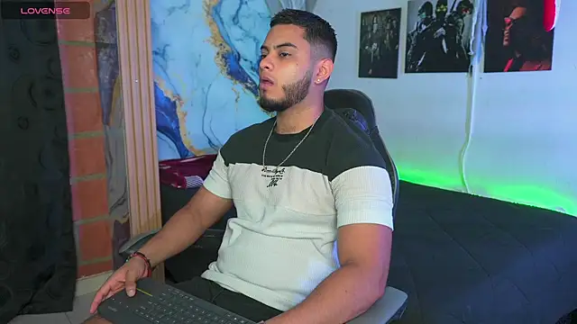 Tiler wolker online show from 12, 11, 2025