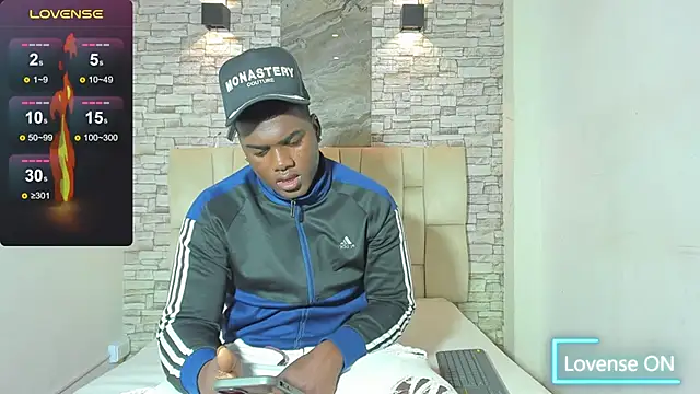 Snapshot of SMITH_OLIVERR chatting on 7, 11, 2025 SMITH OLIVERR online show from 7, 11, 2025