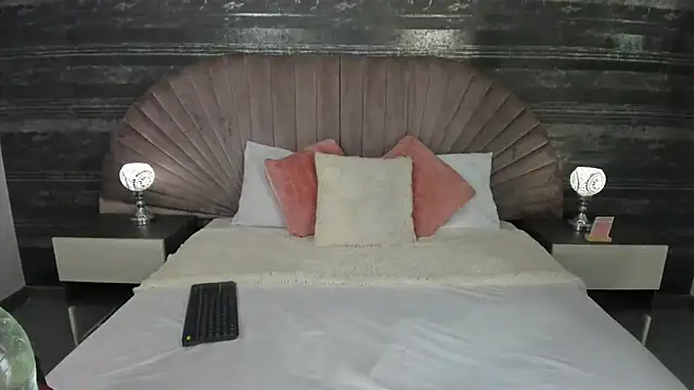 Nayla Monroee online show from 15, 4, 2026