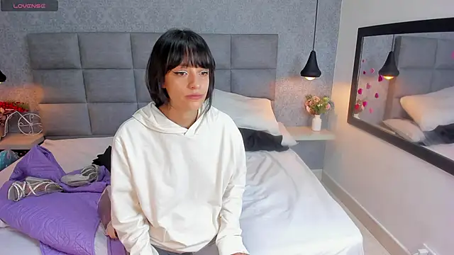 Luna Bella3 online show from 18, 2, 2026