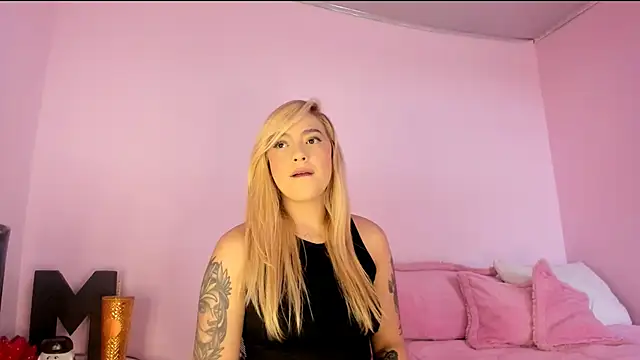 Snapshot of sylvanaLayton chatting on 26, 11, 2025 sylvanaLayton online show from 26, 11, 2025