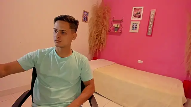 Snapshot of elmasmas01 chatting on 25, 10, 2025 elmasmas01 online show from 25, 10, 2025