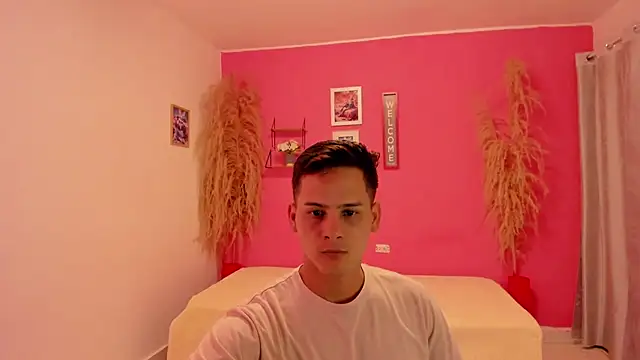 Snapshot of elmasmas01 chatting on 12, 11, 2025 elmasmas01 online show from 12, 11, 2025