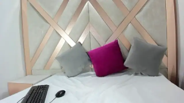 Cassandra Armani online show from 15, 1, 2026