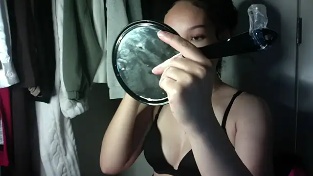 nikkiloveee online show from 15, 12, 2025