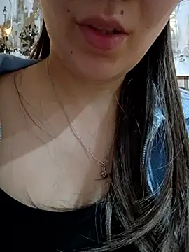 Snapshot of Emily__love chatting on 27, 11, 2025 Emily love online show from 27, 11, 2025