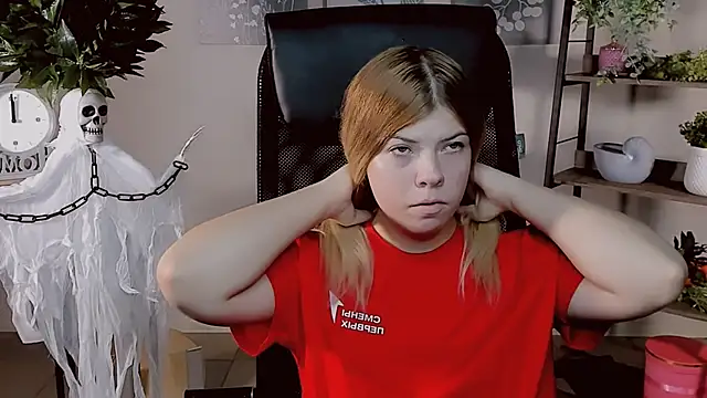 Snapshot of EvaDarc chatting on 29, 10, 2025 EvaDarc online show from 29, 10, 2025