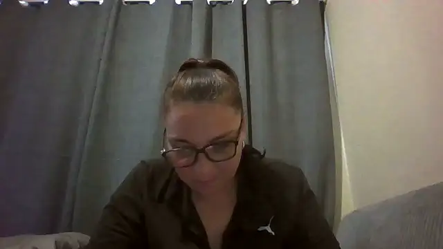 Snapshot of lilMissMarli chatting on 17, 4, 2026 lilMissMarli online show from 17, 4, 2026