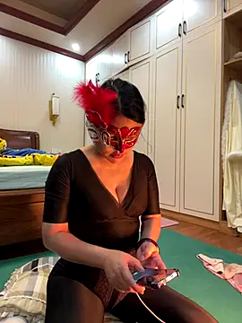 Snapshot of Qt889999 chatting on 11, 11, 2025 Qt889999 online show from 11, 11, 2025