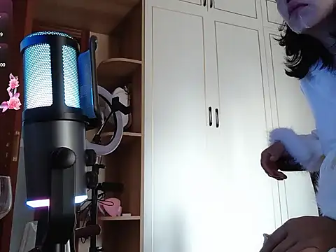 Snapshot of Qt889999 chatting on 16, 11, 2025 Qt889999 online show from 16, 11, 2025