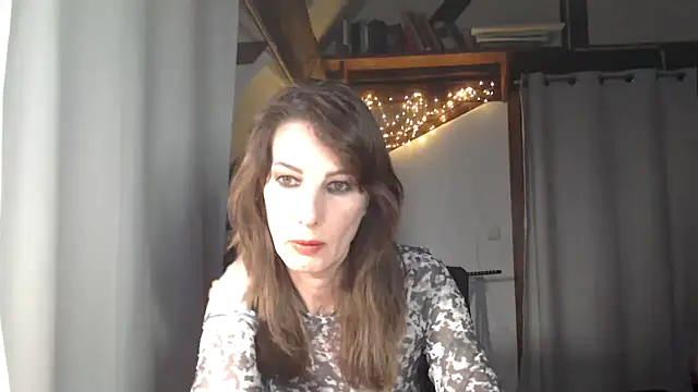 Snapshot of MissDyannis chatting on 9, 3, 2026 MissDyannis online show from 9, 3, 2026