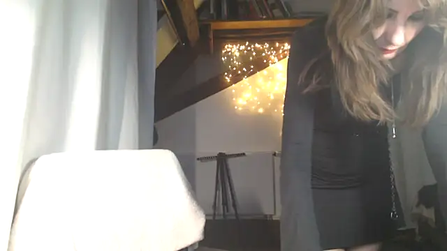Snapshot of MissDyannis chatting on 28, 3, 2026 MissDyannis online show from 28, 3, 2026