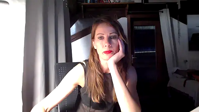 Snapshot of MissDyannis chatting on 16, 7, 2026 MissDyannis online show from 16, 7, 2026