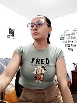 bellastorme04 online show from 14, 4, 2026