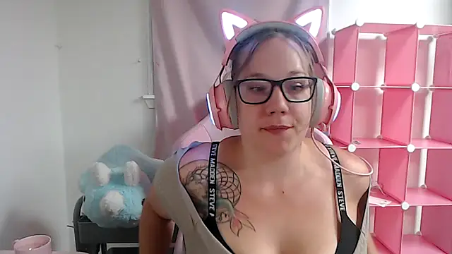 VixxyKitt3n online show from 27, 10, 2025