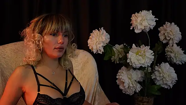 EllaWhisper online show from 2, 11, 2025