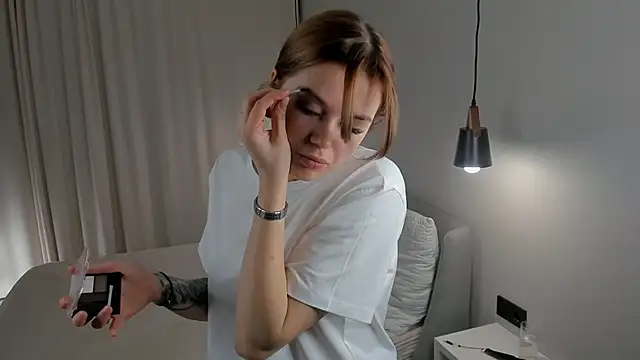 Snapshot of JulienneHauptman chatting on 11, 11, 2025 JulienneHauptman online show from 11, 11, 2025