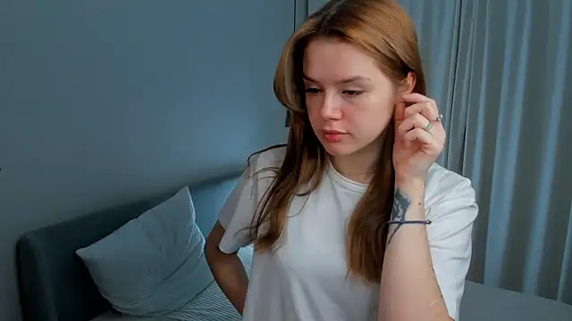 Snapshot of JulienneHauptman chatting on 17, 11, 2025 JulienneHauptman online show from 17, 11, 2025