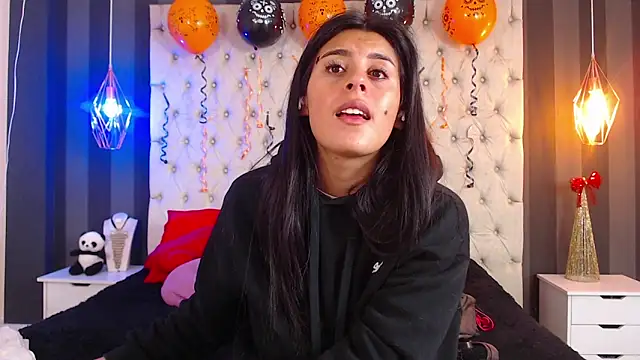 Snapshot of Camile_Petite chatting on 29, 10, 2025 Camile Petite online show from 29, 10, 2025