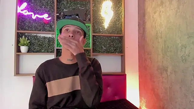 Snapshot of Max_Steell chatting on 28, 10, 2025 Max Steell online show from 28, 10, 2025