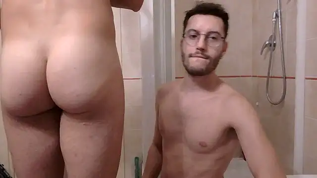 Amicisegreti2 online show from 2, 11, 2025