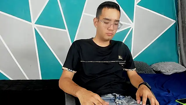 Snapshot of kenny_boy23 chatting on 28, 10, 2025 kenny boy23 online show from 28, 10, 2025