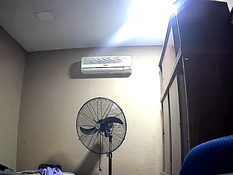 Snapshot of calitox1995 chatting on 31, 10, 2025 calitox1995 online show from 31, 10, 2025