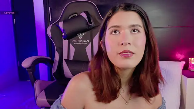 Snapshot of emilyy1_ chatting on 26, 11, 2025 emilyy1 online show from 26, 11, 2025