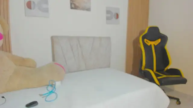 little emiily  online show from 20, 11, 2025