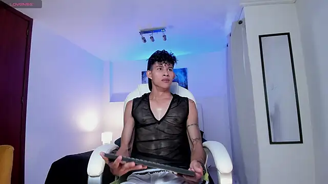 KamiSuarez online show from 16, 4, 2026