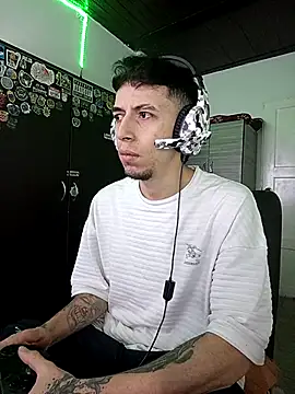 Snapshot of Aron_Jones_ chatting on 29, 10, 2025 Aron Jones  online show from 29, 10, 2025