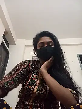 Green LaDY66 online show from 28, 10, 2025