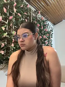 Snapshot of Tharafresneda_ chatting on 30, 10, 2025 Tharafresneda  online show from 30, 10, 2025