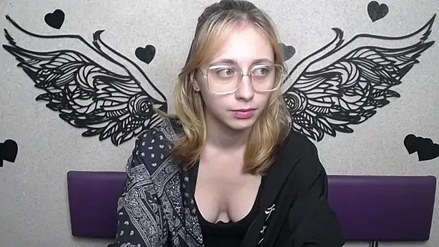 TracyLll online show from 5, 12, 2025