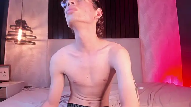 Snapshot of Dave_Moss chatting on 30, 10, 2025 Dave Moss online show from 30, 10, 2025