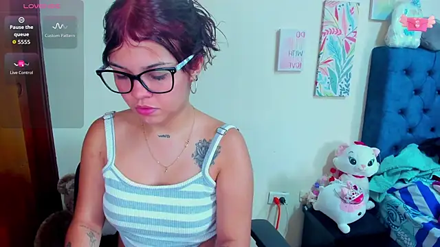 Emma boo online show from 31, 10, 2025