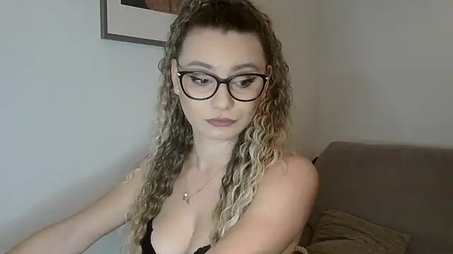 Snapshot of AlessiaCreed chatting on 29, 10, 2025 AlessiaCreed online show from 29, 10, 2025